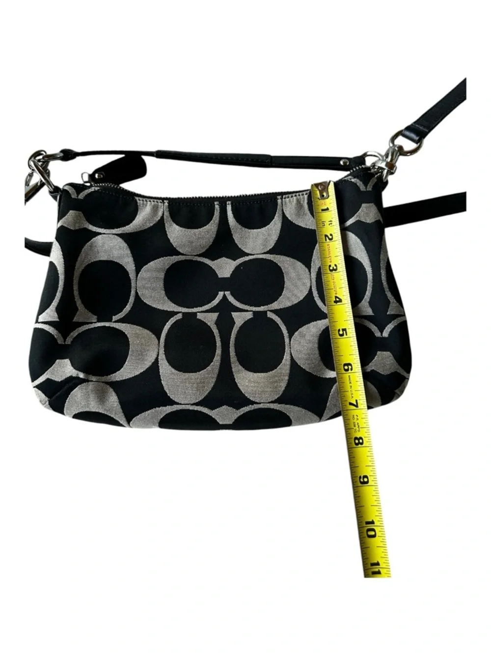 Coach Signature Hobo Crossbody and Shoulder, Handbag with Turn-Lock Detail - Picture 4 of 7